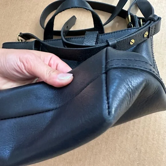 VGUC Madewell black zip-top transport crossbody bag - Picture 8 of 14